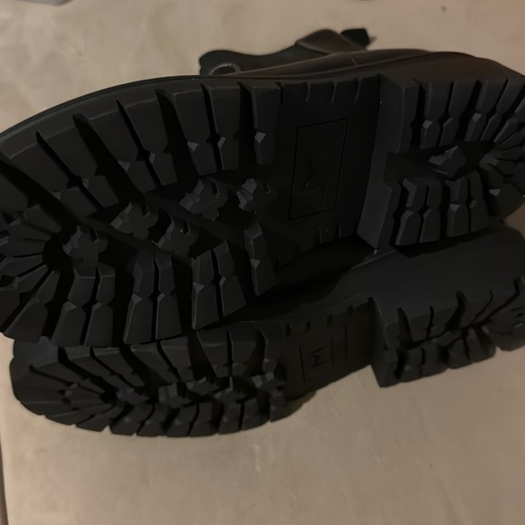 Marc Fisher Women's Patrick Chelsea Boot - Black Lug Sole Booties size 9.5 NWOT - Picture 10 of 10